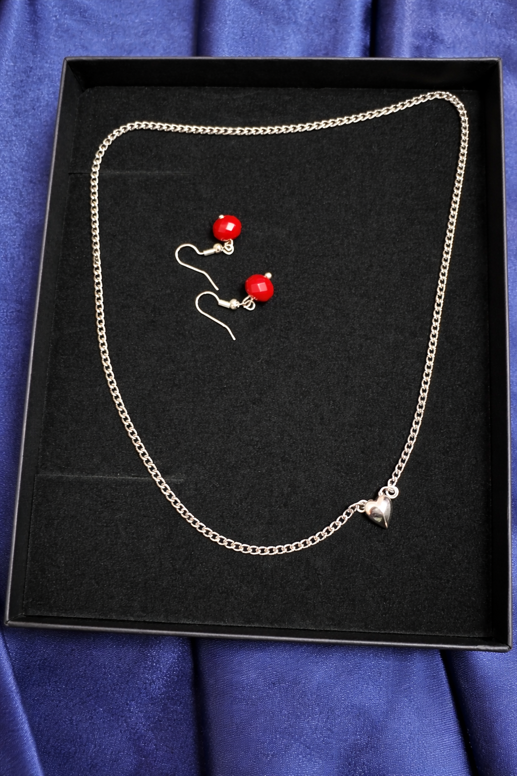 Silver Heart style pendant with Red Earrings